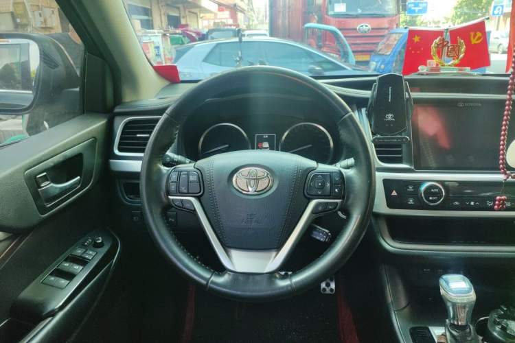 Used Toyota Highlander 2018 2.0T Four-Wheel Drive Prestige Version 7 Seats China VI Standard Steering Wheel