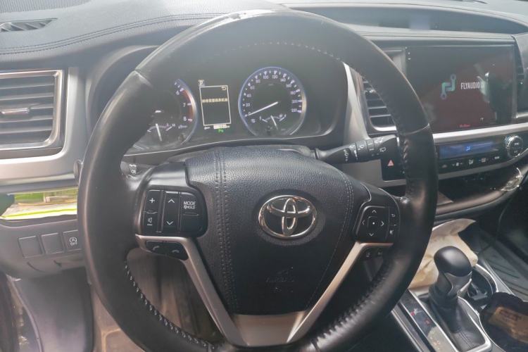 Used Toyota Highlander 2018 2.0T Four-Wheel Drive Luxury Version 7 Seats China VI Standard Steering Wheel