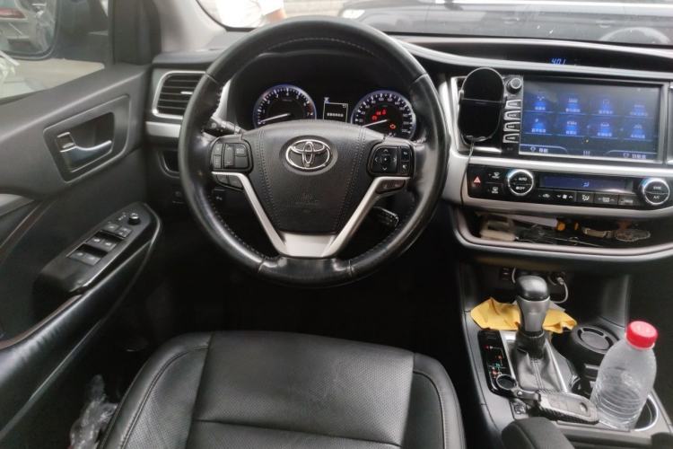 Used Toyota Highlander 2018 2.0T Four-Wheel Drive Luxury Edition 7 Seats China V Emission Standard Steering Wheel