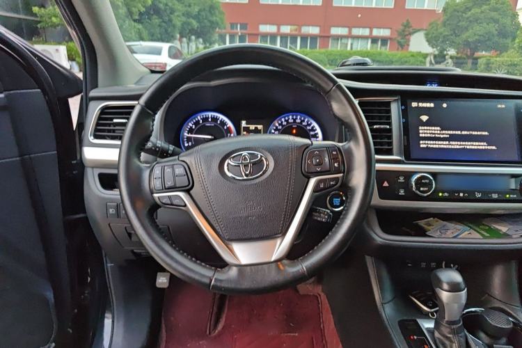 Used Toyota Highlander 2018 2.0T Two-Wheel Drive Prestige Version 7 Seats China V Emission Standard Steering Wheel
