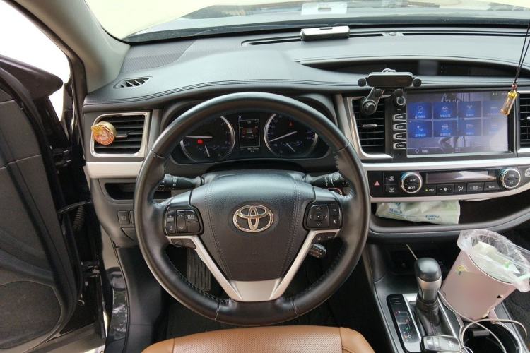 Used Toyota Highlander 2018 2.0T Four-Wheel Drive Knight Edition 7 Seats China VI Standard Steering Wheel