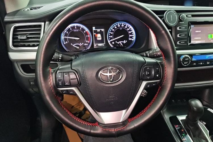 Used Toyota Highlander 2018 2.0T Four-Wheel Drive Luxury Version 7 Seats China VI Standard Steering Wheel