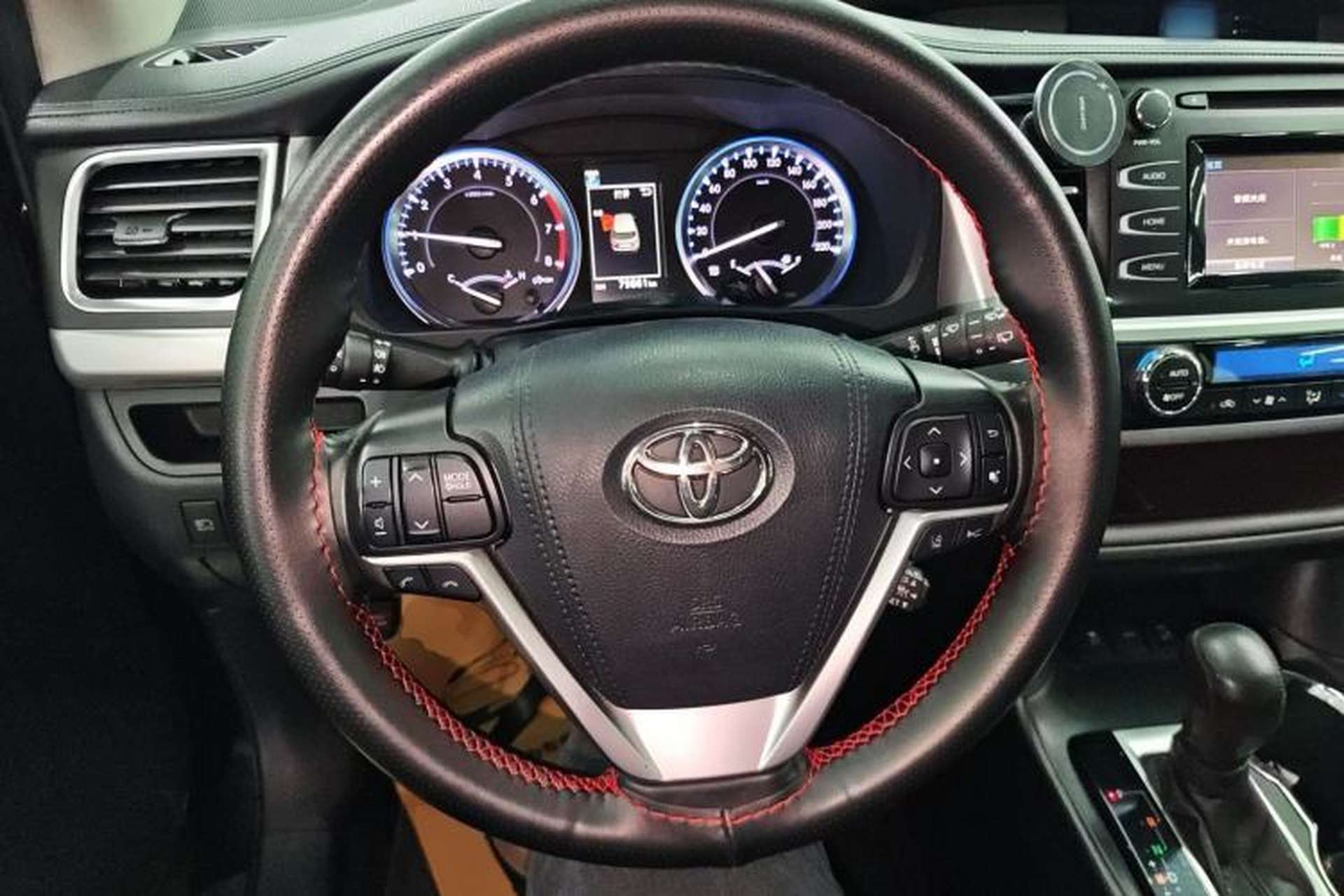 Used Toyota Highlander 2018 2.0T Four-Wheel Drive Luxury Version 7 Seats China VI Standard Steering Wheel