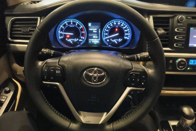Used Toyota Highlander 2018 2.0T Four-Wheel Drive Knight Edition 7 Seats China VI Standard Steering Wheel