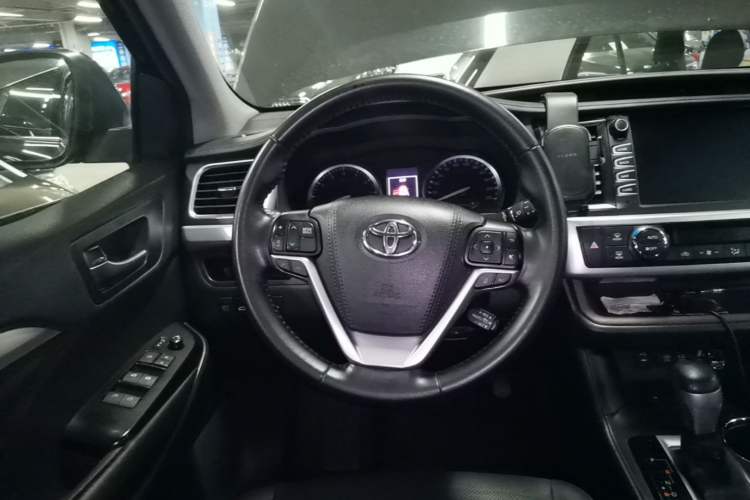 Used Toyota Highlander 2018 2.0T Four-Wheel Drive Prestige Version 7 Seats China VI Standard Steering Wheel