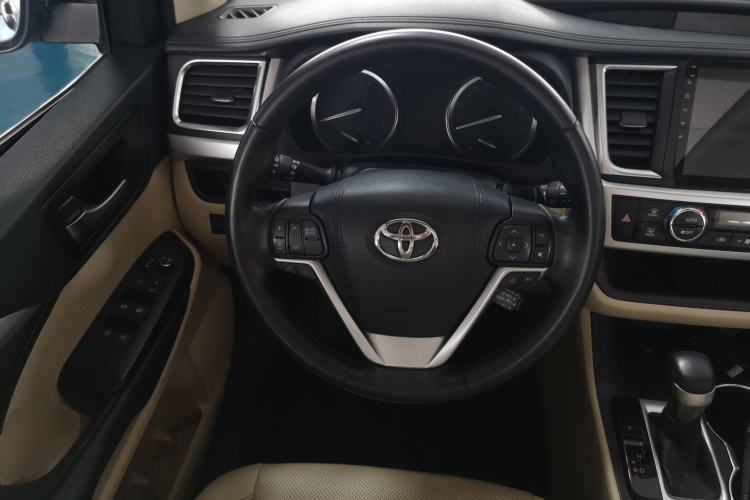 Used Toyota Highlander 2018 2.0T Four-Wheel Drive Luxury Version 7 Seats China VI Standard Steering Wheel