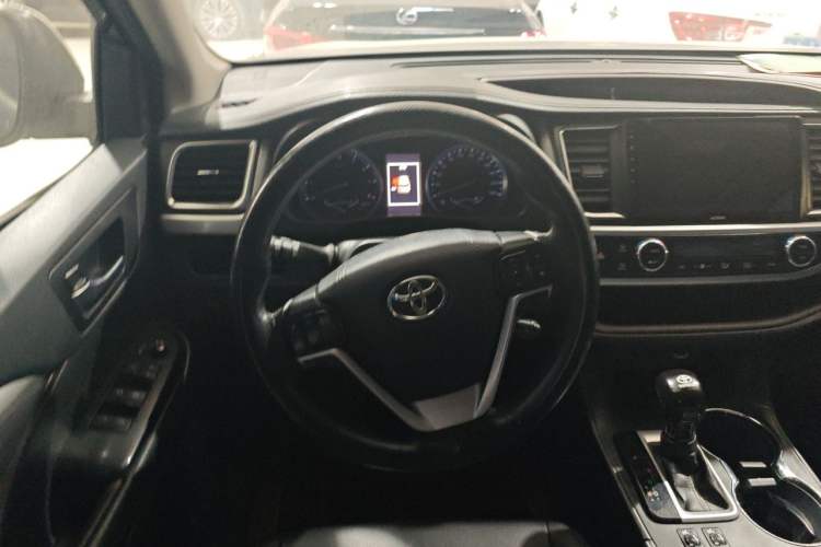 Used Toyota Highlander 2018 2.0T Four-Wheel Drive Luxury Edition 7 Seats China V Emission Standard Steering Wheel