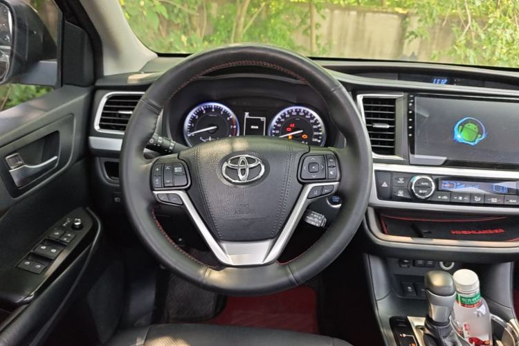 Used Toyota Highlander 2018 2.0T Four-Wheel Drive Luxury Edition 7 Seats China V Emission Standard Steering Wheel