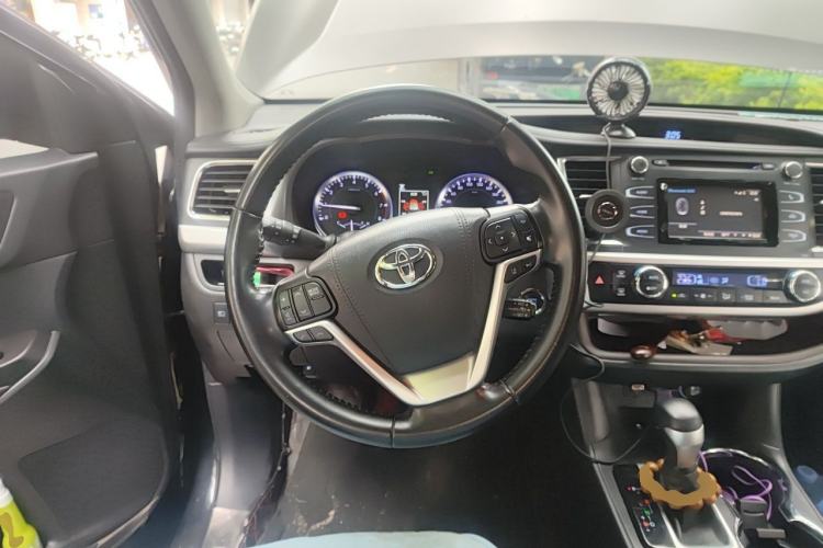 Used Toyota Highlander 2018 2.0T Four-Wheel Drive Luxury Edition 7 Seats China V Emission Standard Steering Wheel