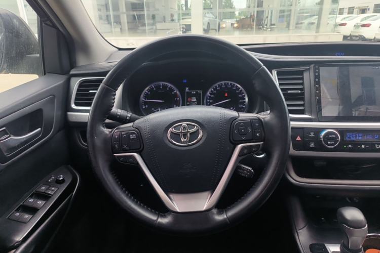 Used Toyota Highlander 2018 2.0T Four-Wheel Drive Luxury Version 7 Seats China VI Standard Steering Wheel