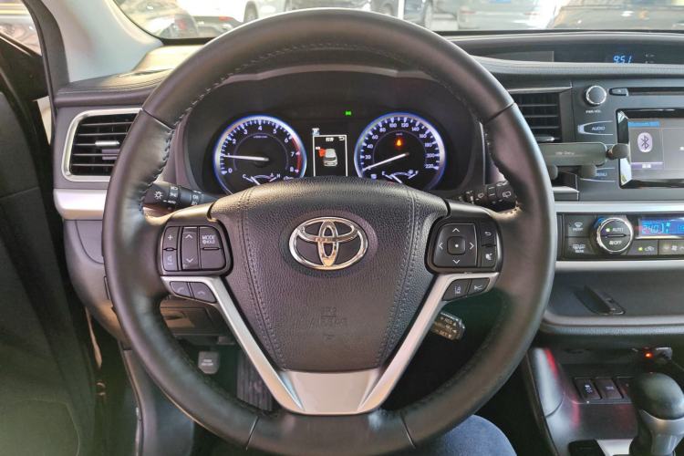Used Toyota Highlander 2018 2.0T Four-Wheel Drive Luxury Version 7 Seats China VI Standard Steering Wheel
