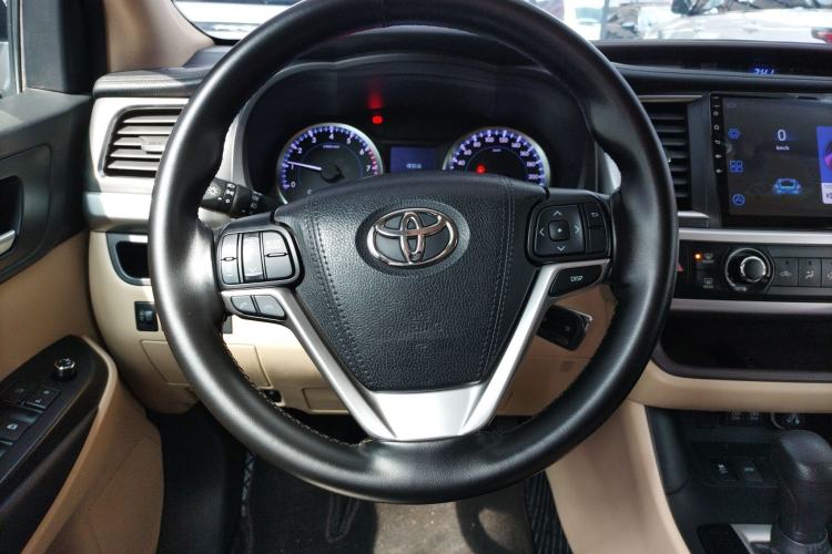 Used Toyota Highlander 2018 2.0T Two-Wheel Drive Elite Edition 7 Seats Emission Standard China V Steering Wheel