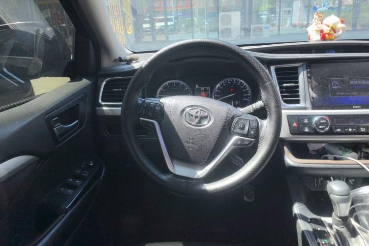 Used Toyota Highlander 2018 2.0T Four-Wheel Drive Luxury Version 7 Seats China VI Standard Steering Wheel