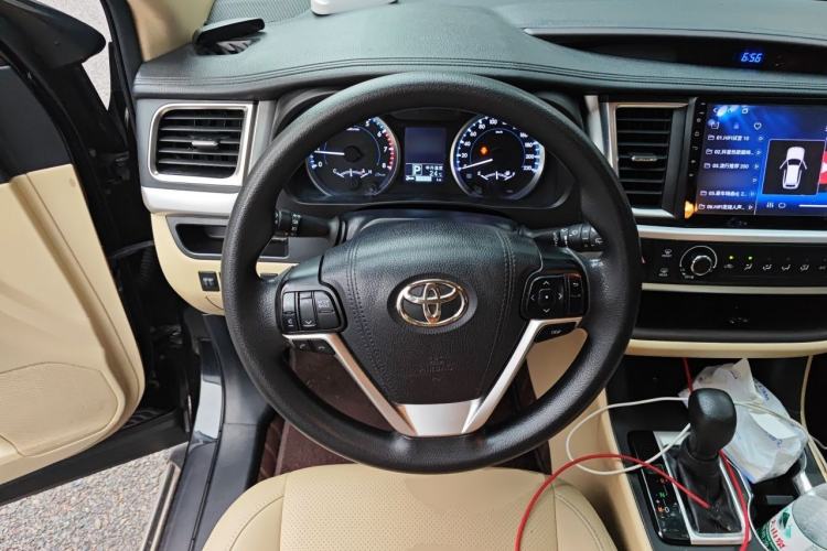 Used Toyota Highlander 2018 2.0T Two-Wheel Drive Elite Edition 7 Seats China VI Standard Steering Wheel