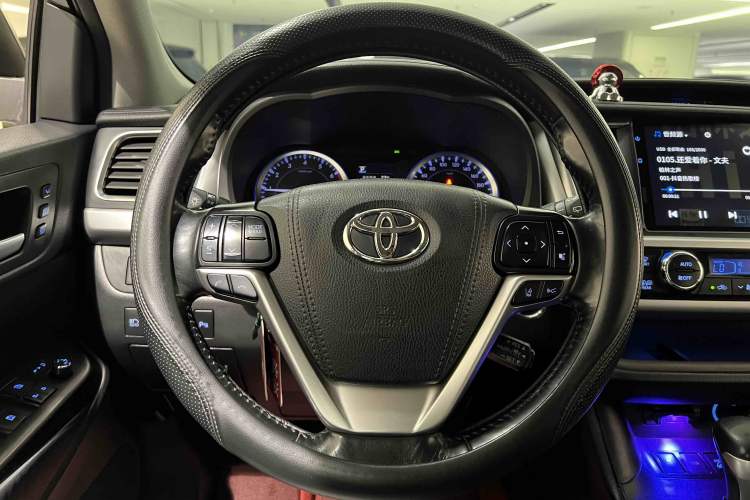 Used Toyota Highlander 2018 2.0T Four-Wheel Drive Ultimate Edition 7-Seater Emission Standard China V Steering Wheel