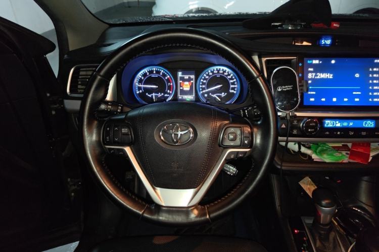 Used Toyota Highlander 2018 2.0T Four-Wheel Drive Luxury Version 7 Seats China VI Standard Steering Wheel