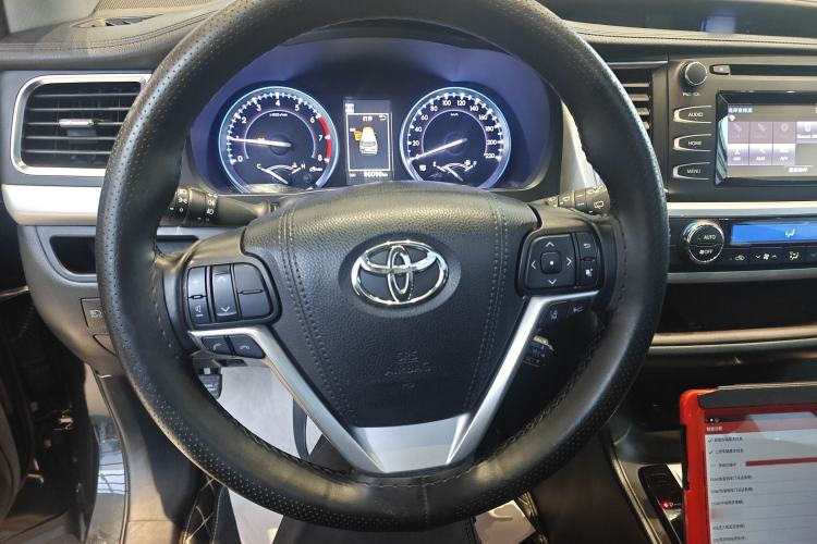 Used Toyota Highlander 2018 2.0T Two-Wheel Drive Luxury Edition 7 Seats China VI Standard Steering Wheel