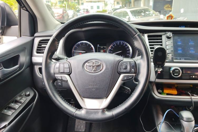 Used Toyota Highlander 2018 2.0T Four-Wheel Drive Luxury Version 7 Seats China VI Standard Steering Wheel