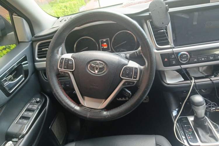 Used Toyota Highlander 2018 2.0T Four-Wheel Drive Prestige Version 7 Seats China V Emission Standard Steering Wheel