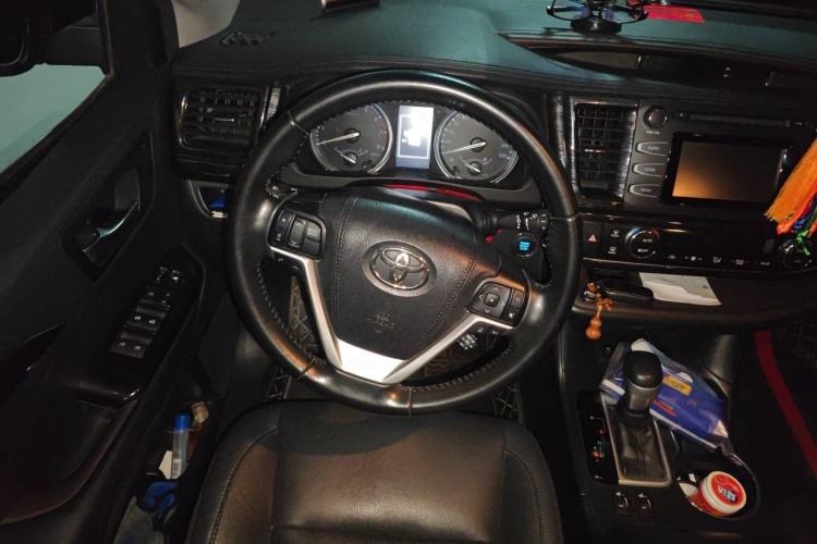 Used Toyota Highlander 2018 2.0T Four-Wheel Drive Luxury Version 7 Seats China VI Standard Steering Wheel