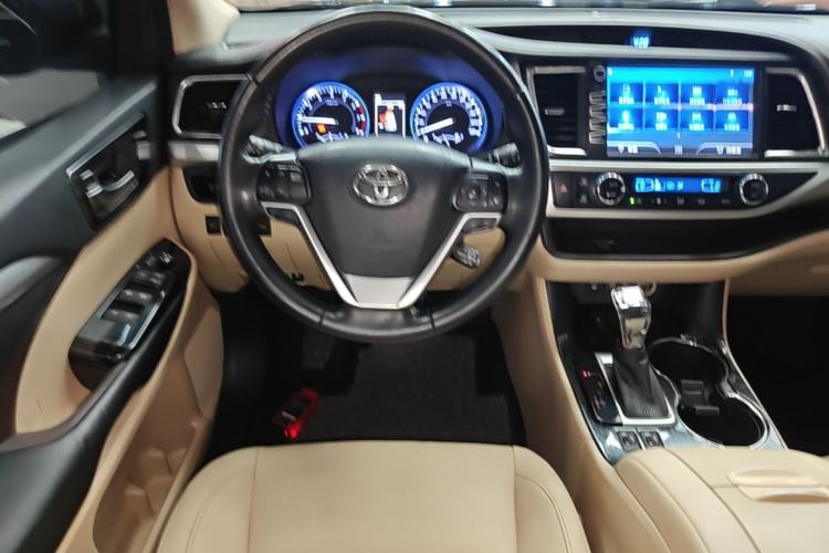 Used Toyota Highlander 2018 2.0T Four-Wheel Drive Luxury Edition 7 Seats China V Emission Standard Steering Wheel