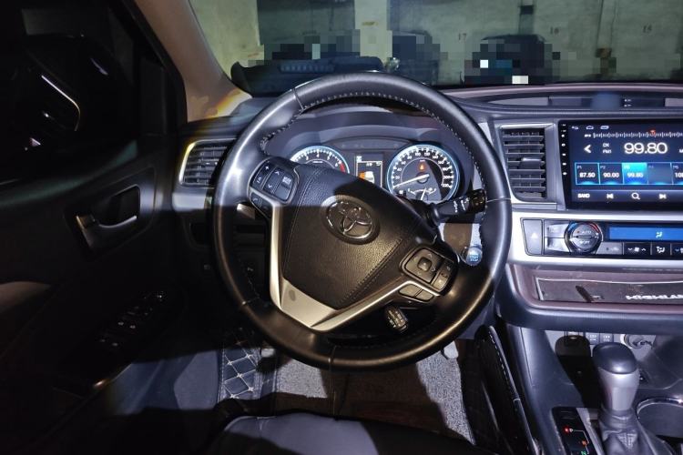 Used Toyota Highlander 2018 2.0T Four-Wheel Drive Luxury Edition 7 Seats China V Emission Standard Steering Wheel