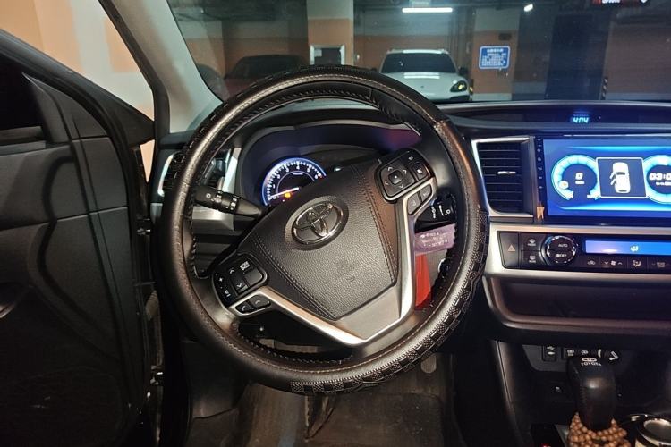 Used Toyota Highlander 2018 2.0T Four-Wheel Drive Luxury Version 7 Seats China VI Standard Steering Wheel
