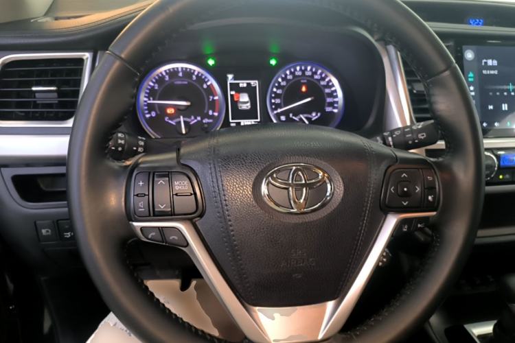 Used Toyota Highlander 2018 2.0T Four-Wheel Drive Luxury Edition 7 Seats China V Emission Standard Steering Wheel