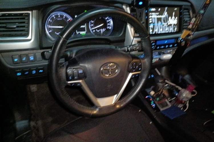 Used Toyota Highlander 2018 2.0T Four-Wheel Drive Supreme Edition 7-Seater China VI Steering Wheel