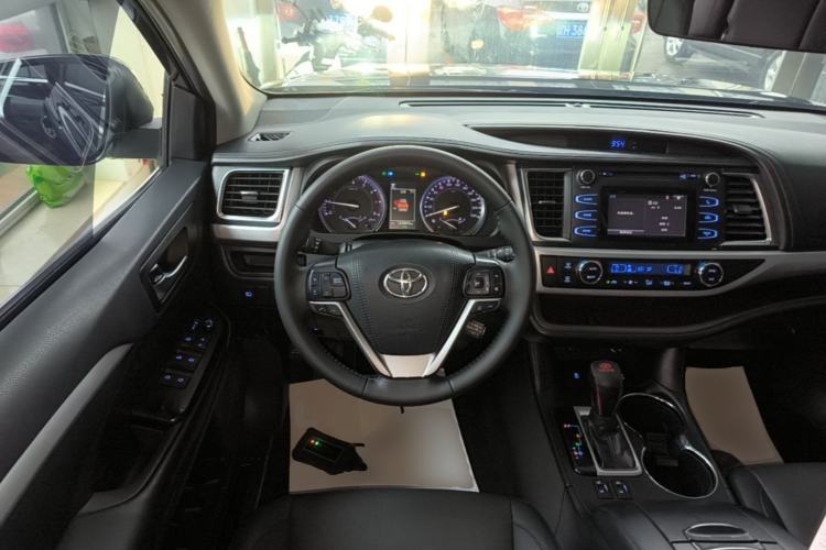 Used Toyota Highlander 2018 2.0T Four-Wheel Drive Luxury Version 7 Seats China VI Standard Steering Wheel