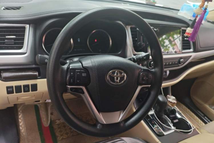 Used Toyota Highlander 2018 2.0T Two-Wheel Drive Elite Version 5 Seats China VI Standard Steering Wheel