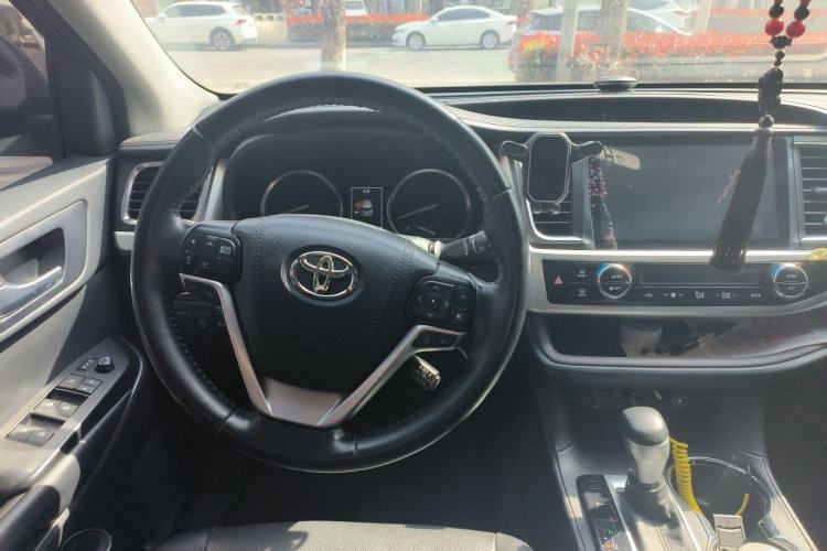 Used Toyota Highlander 2018 2.0T Four-Wheel Drive Luxury Edition 7 Seats China V Emission Standard Steering Wheel