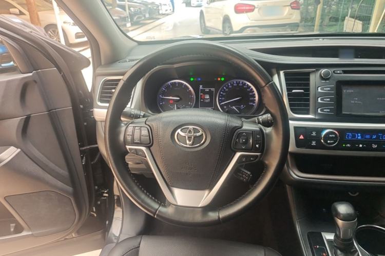 Used Toyota Highlander 2018 2.0T Four-Wheel Drive Luxury Edition 7 Seats China V Emission Standard Steering Wheel