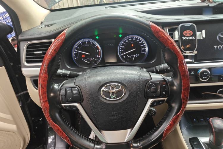 Used Toyota Highlander 2018 2.0T Four-Wheel Drive Prestige Version 7 Seats China VI Standard Steering Wheel