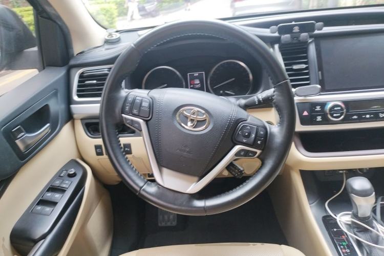 Used Toyota Highlander 2018 2.0T Four-Wheel Drive Prestige Version 7 Seats China VI Standard Steering Wheel
