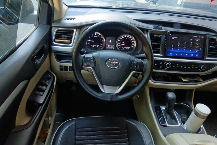 Used Toyota Highlander 2018 2.0T Four-Wheel Drive Elite Edition 7 Seats China VI Standard Steering Wheel