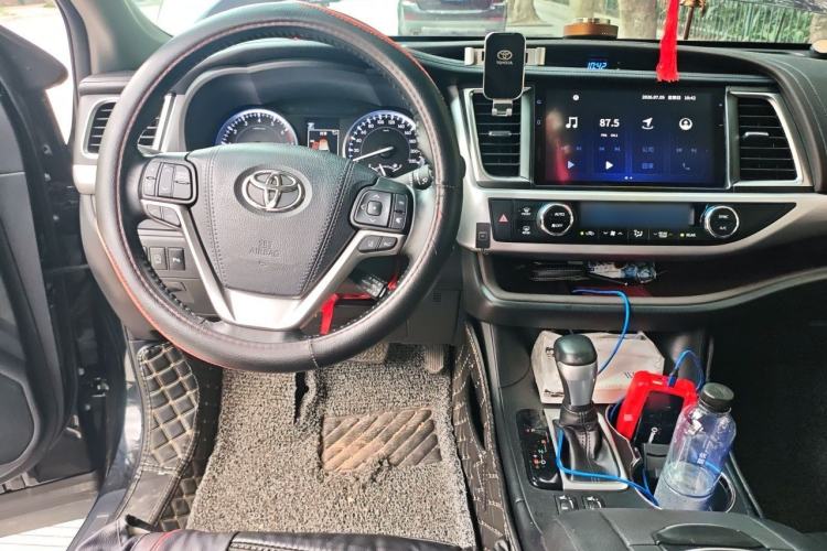 Used Toyota Highlander 2018 2.0T Four-Wheel Drive Prestige Version 7 Seats China VI Standard Steering Wheel