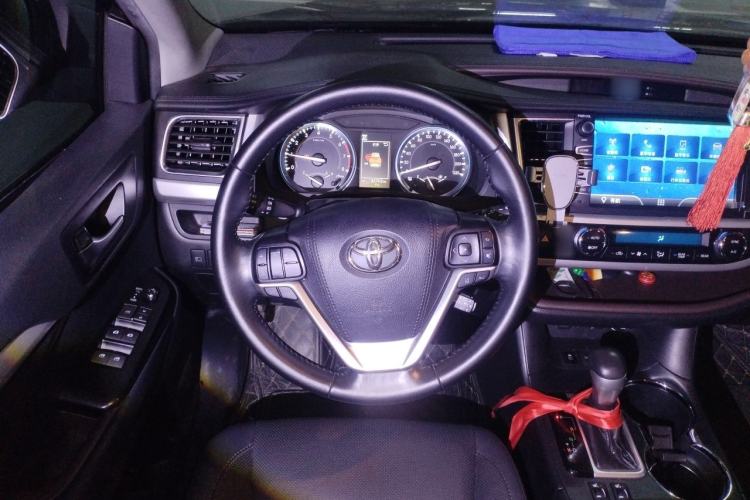 Used Toyota Highlander 2018 2.0T Four-Wheel Drive Luxury Version 7 Seats China VI Standard Steering Wheel