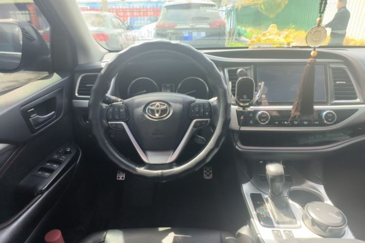Used Toyota Highlander 2018 2.0T Four-Wheel Drive Luxury Edition 7 Seats China V Emission Standard Steering Wheel