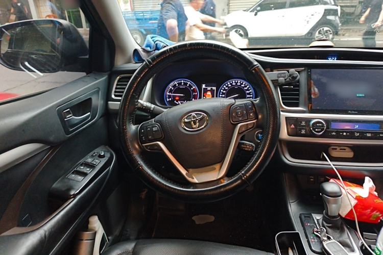 Used Toyota Highlander 2018 2.0T Four-Wheel Drive Luxury Edition 7 Seats China V Emission Standard Steering Wheel