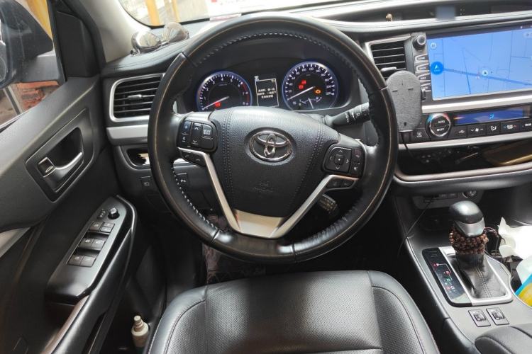 Used Toyota Highlander 2018 2.0T Four-Wheel Drive Luxury Version 7 Seats China VI Standard Steering Wheel