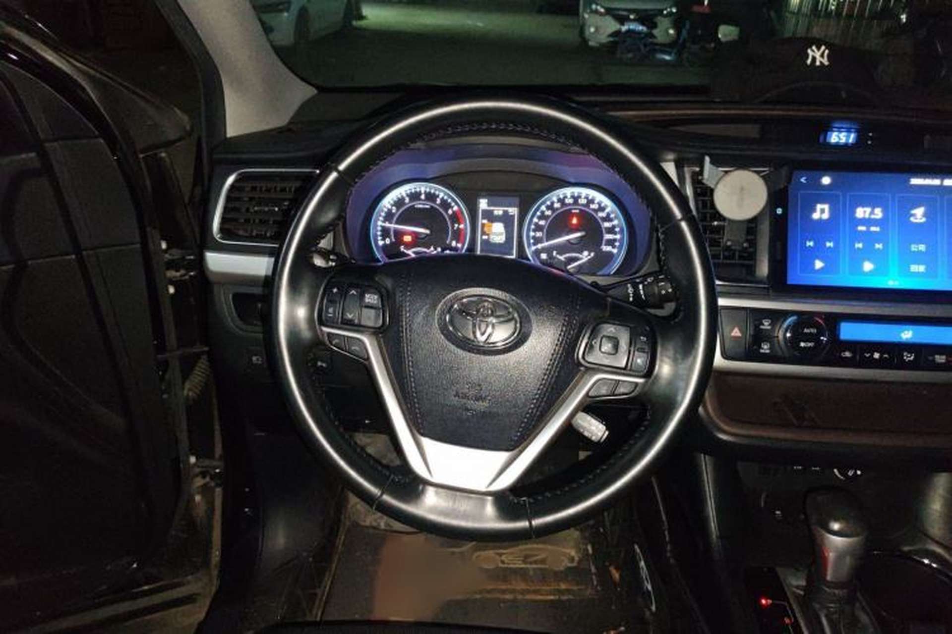 Used Toyota Highlander 2018 2.0T Four-Wheel Drive Prestige Version 7 Seats China VI Standard Steering Wheel