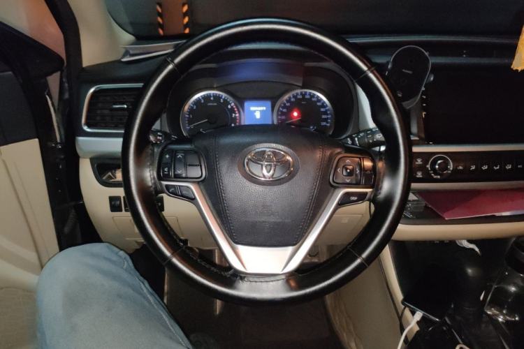 Used Toyota Highlander 2018 2.0T Four-Wheel Drive Elite Edition 7 Seats China VI Standard Steering Wheel