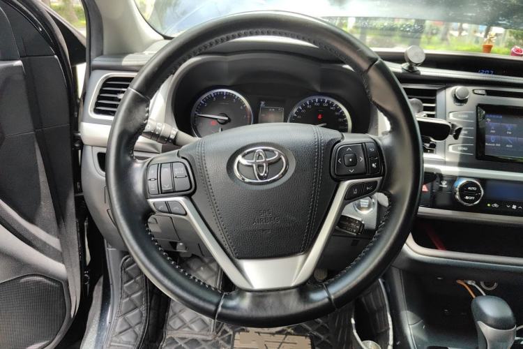 Used Toyota Highlander 2018 2.0T Four-Wheel Drive Luxury Version 7 Seats China VI Standard Steering Wheel