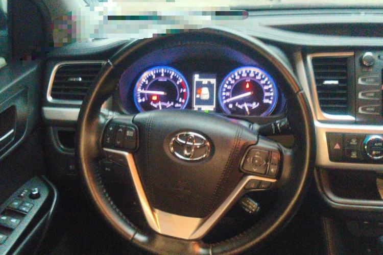 Used Toyota Highlander 2018 2.0T Four-Wheel Drive Luxury Version 7 Seats China VI Standard Steering Wheel