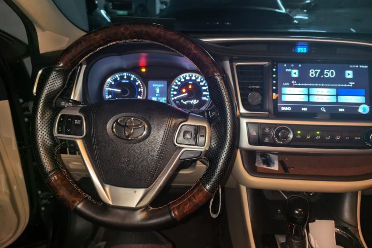 Used Toyota Highlander 2018 2.0T Two-Wheel Drive Elite Version 5 Seats China VI Standard Steering Wheel