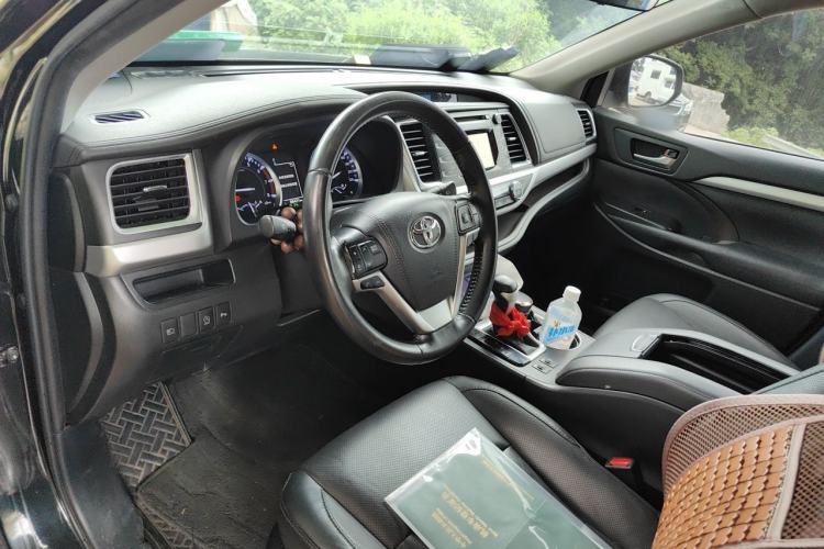 Used Toyota Highlander 2018 2.0T Four-Wheel Drive Luxury Version 7 Seats China VI Standard Steering Wheel