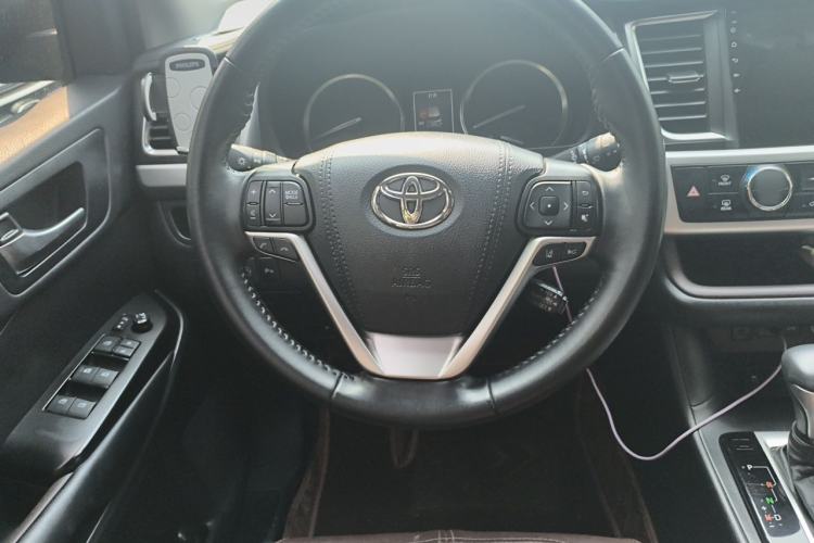 Used Toyota Highlander 2018 2.0T Four-Wheel Drive Luxury Version 7 Seats China VI Standard Steering Wheel