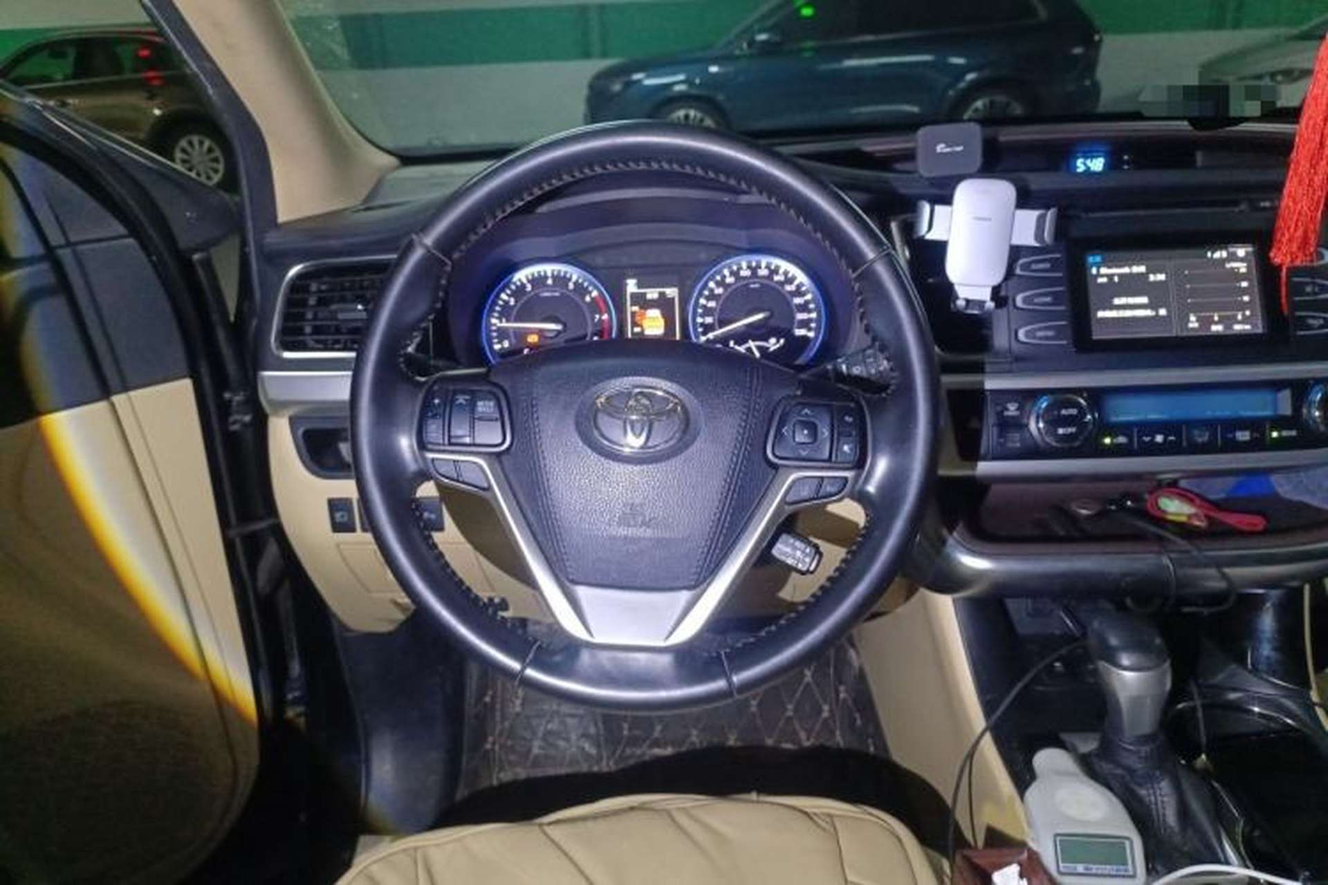 Used Toyota Highlander 2018 2.0T Four-Wheel Drive Luxury Edition 7 Seats China V Emission Standard Steering Wheel