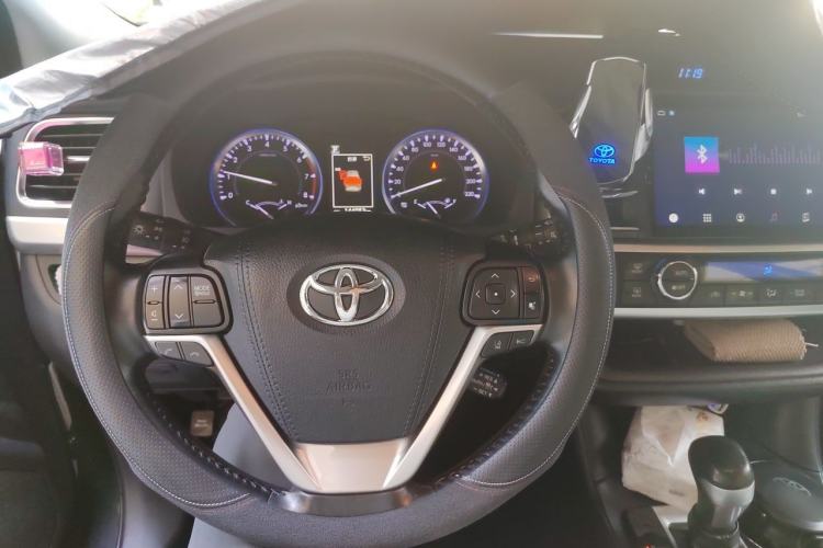 Used Toyota Highlander 2018 2.0T Four-Wheel Drive Luxury Edition 7 Seats China V Emission Standard Steering Wheel